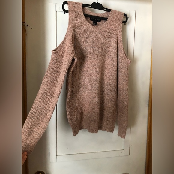 55. Urban Heritage Sweater - Picture 4 of 9